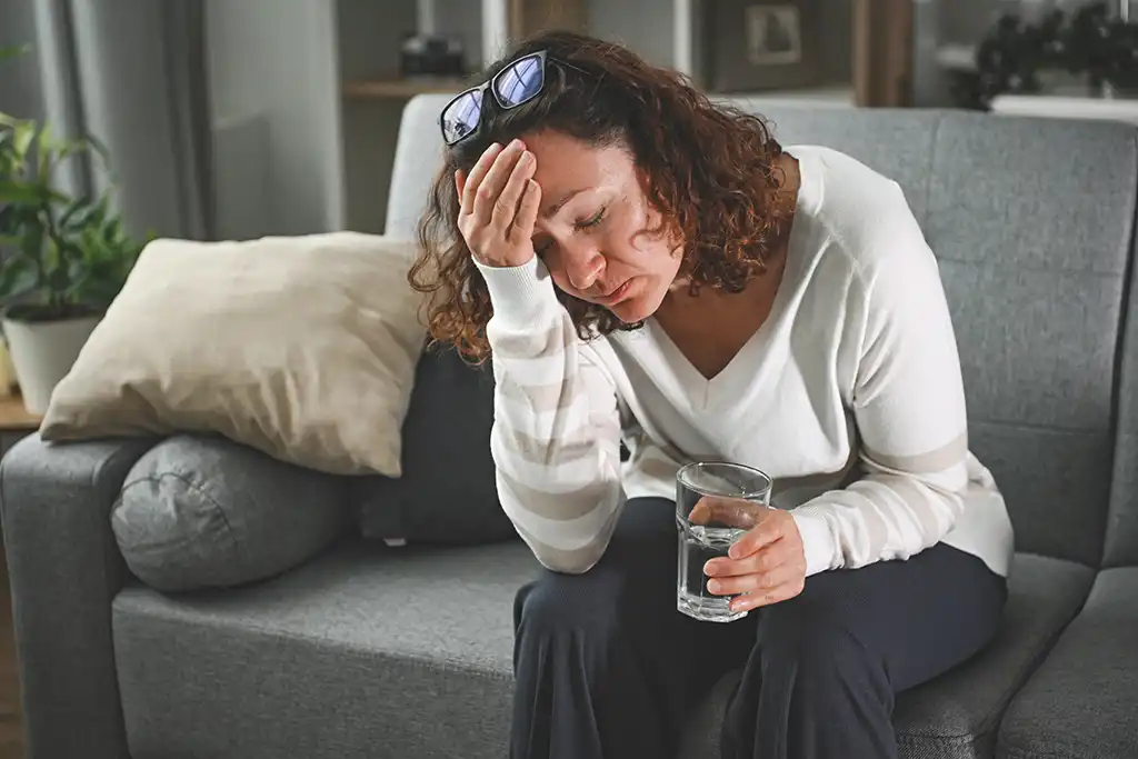 woman having head issue